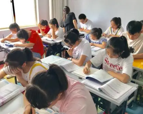 搬到山水间让孩子内行走中读懂家园的厚重让乡土的根脉深植于心 搬到山水间让孩子内行走中读懂家园的厚重让乡土的根脉深植于心