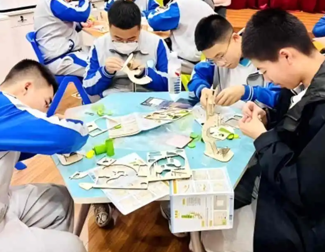 修养类课程夯实学生知识根基艺术润心课程以美育人以美化人